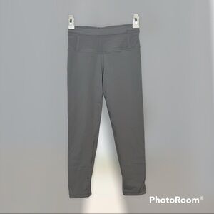 Victoria sport light gray capri leggings size XS